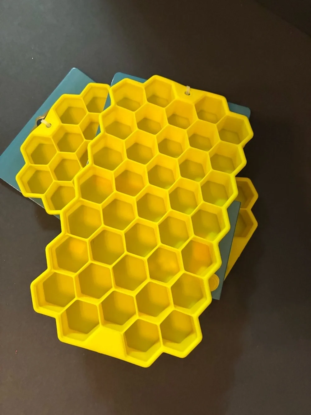 Honeycomb ice cube tray set